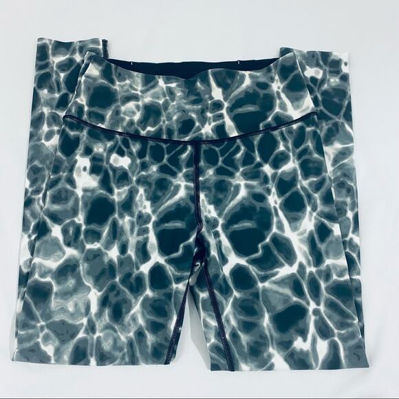 NWOT Victoria’s Secret Sport Leggings Size Small - Picture 2 of 6